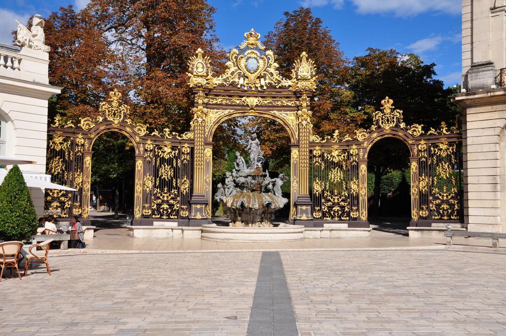 Grand Hotel De La Reine - Place Stanislas Нанси Екстериор снимка