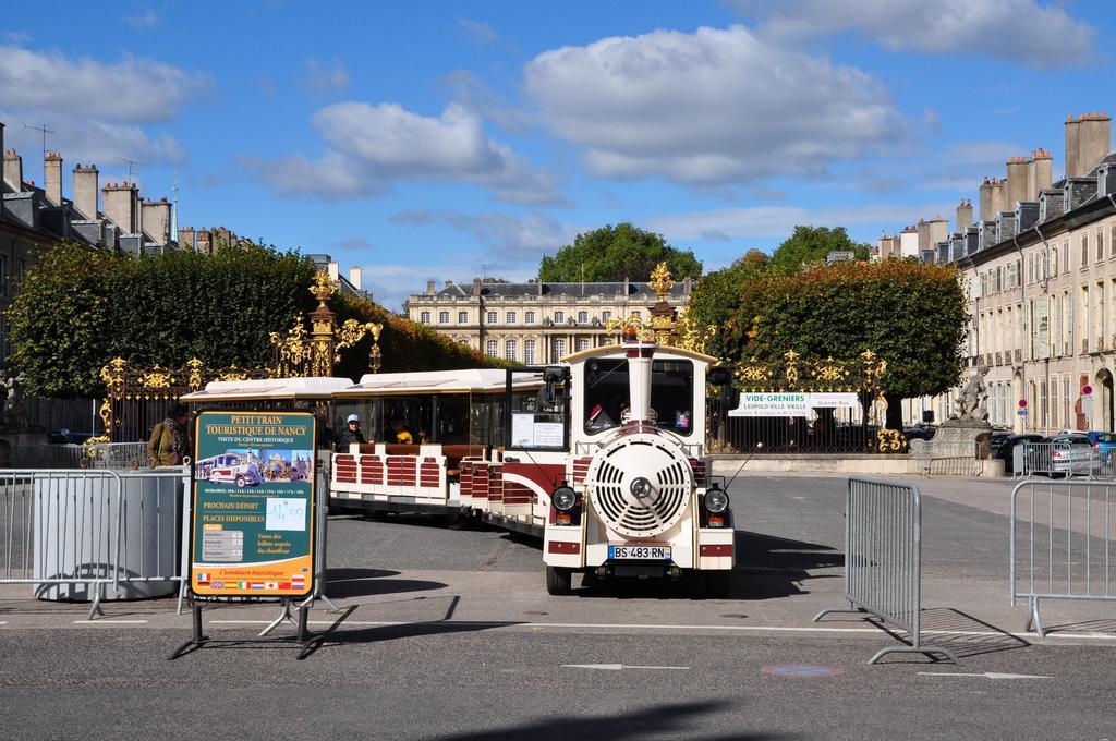 Grand Hotel De La Reine - Place Stanislas Нанси Екстериор снимка